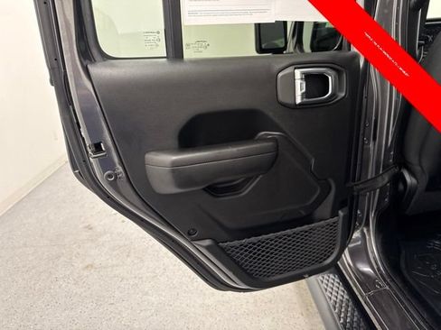 Used 2021 Jeep Gladiator Mojave AWD/4WD image 9
