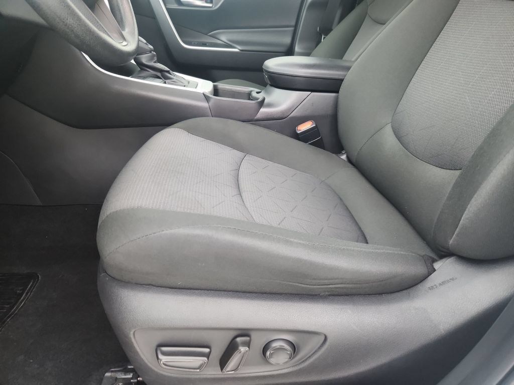Used 2025 Toyota RAV4 XLE AWD/4WD image 22