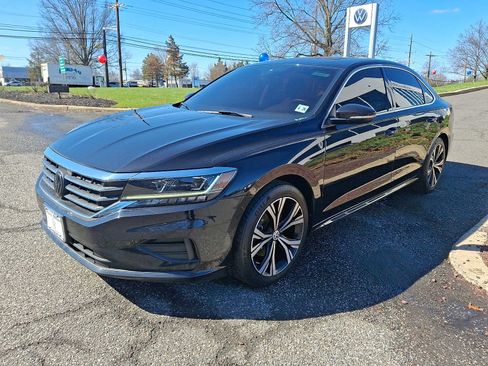 Used 2021 Volkswagen Passat 2.0T SE image 3