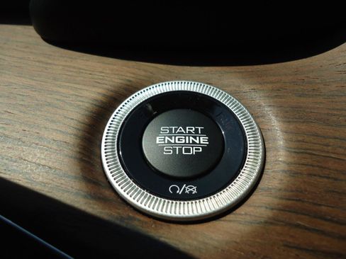 Used 2021 Jeep Grand Cherokee L Summit w/ Luxury Tech Group V image 22