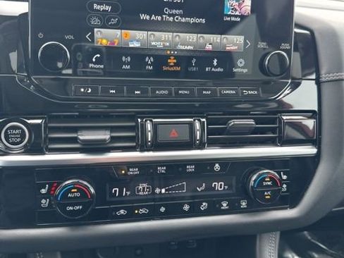 Used 2023 Nissan Pathfinder Platinum image 23