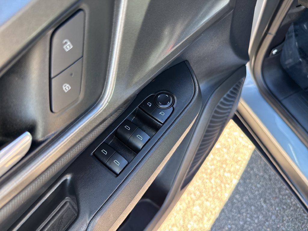 Used 2025 Chevrolet Equinox EV LT FWD image 11