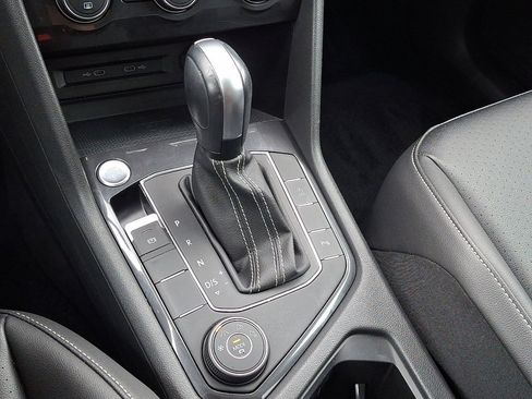 Used 2021 Volkswagen Tiguan SEL image 29