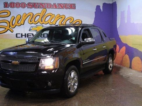 Used 2013 Chevrolet Avalanche LTZ image 8