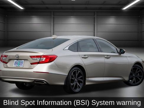 Used 2018 Honda Accord Touring image 9