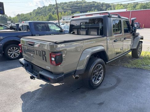 Used 2020 Jeep Gladiator Overland AWD/4WD image 5