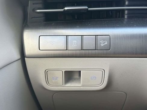 Used 2024 Hyundai Kona Limited image 31