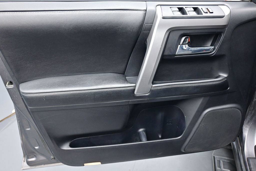 Used 2014 Toyota 4Runner SR5 AWD/4WD image 18