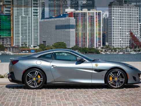 Used 2019 Ferrari Portofino image 4