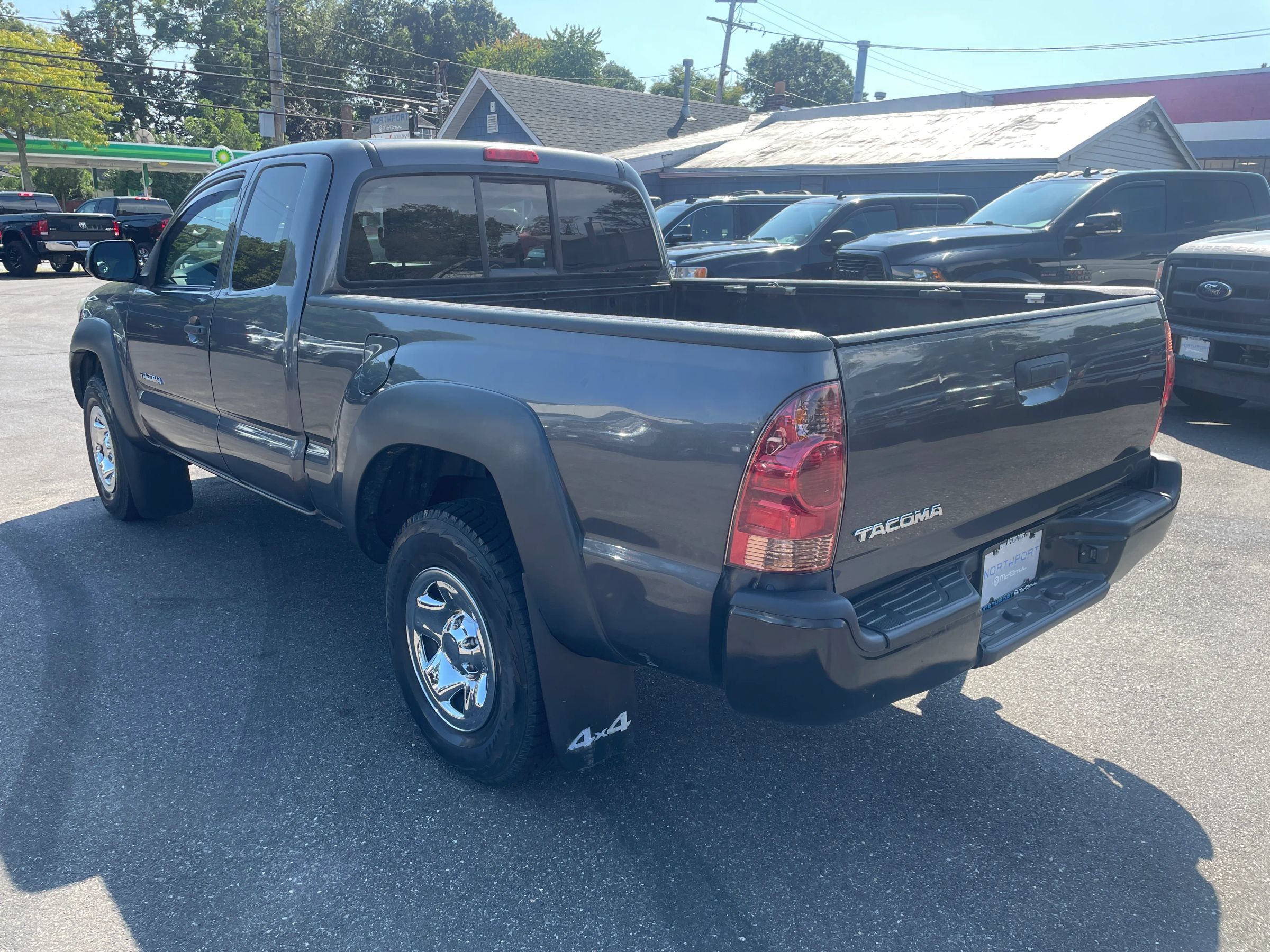 Used 2015 Toyota Tacoma 4x4 Access Cab w/ Convenience Package image 3