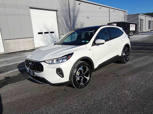 Used 2025 Ford Escape ST-Line Select w/ Class II Trailer Tow Package image 4