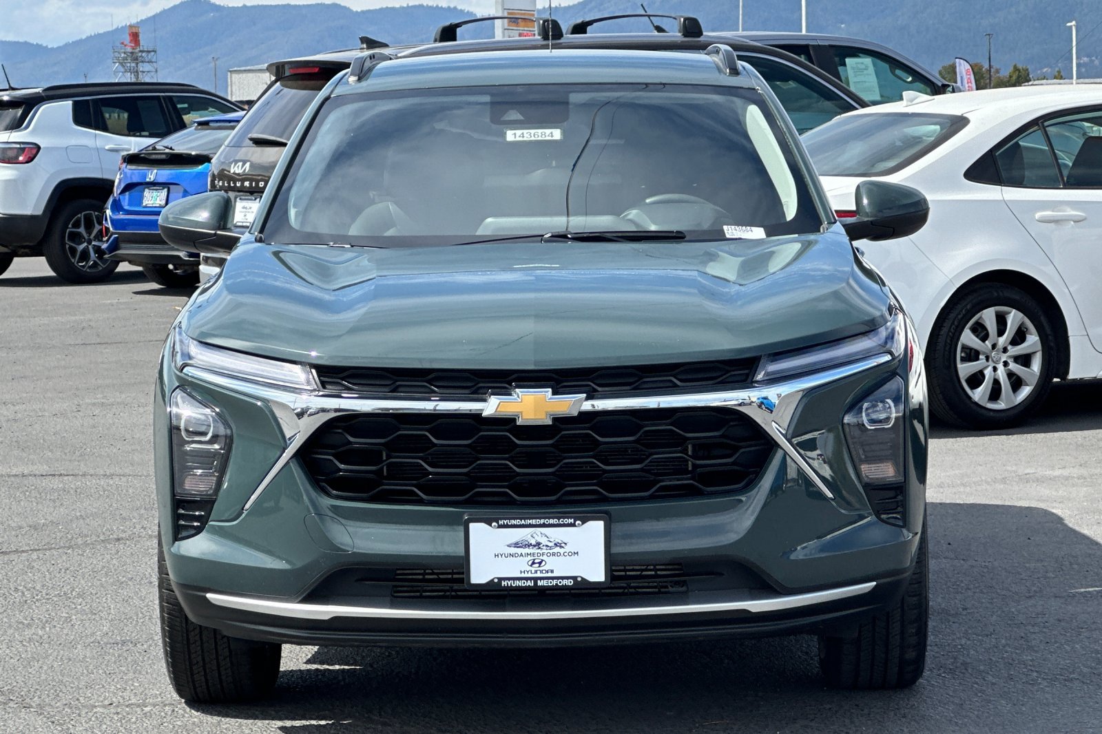 Used 2025 Chevrolet Trax LT FWD image 9