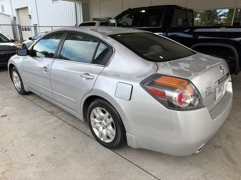 Used 2009 Nissan Altima 2.5 S w/ Convenience Pkg FWD image 2
