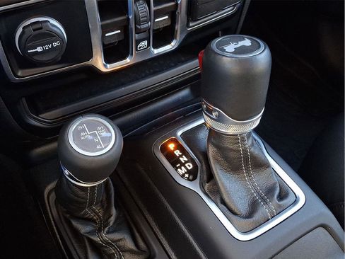 Used 2024 Jeep Wrangler Unlimited Sahara w/ Technology Group image 11