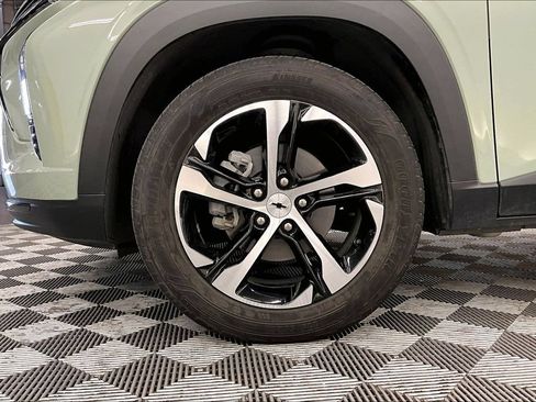 Used 2024 Chevrolet Trax RS FWD image 8