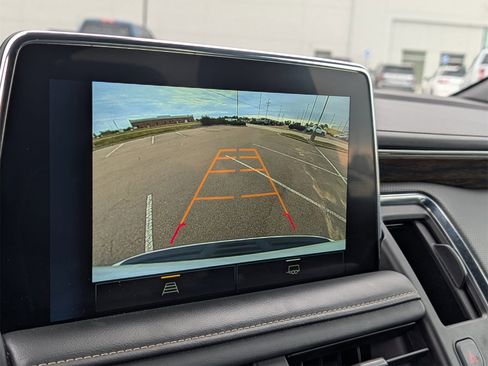 Used 2023 Chevrolet Suburban Premier image 15