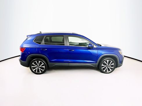 Used 2023 Volkswagen Taos SE w/ Panoramic Sunroof Package FWD image 10
