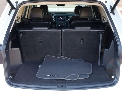 Used 2021 Volkswagen Atlas SE image 11