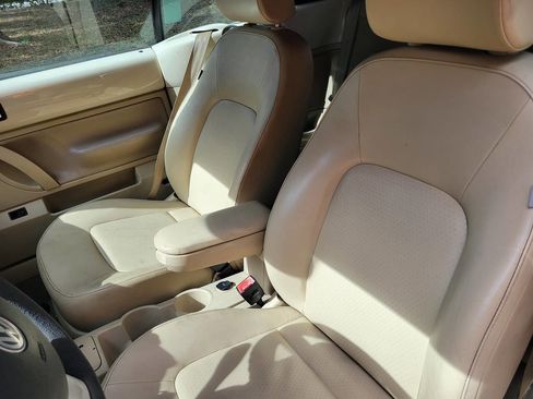 Used 2008 Volkswagen Beetle S image 17