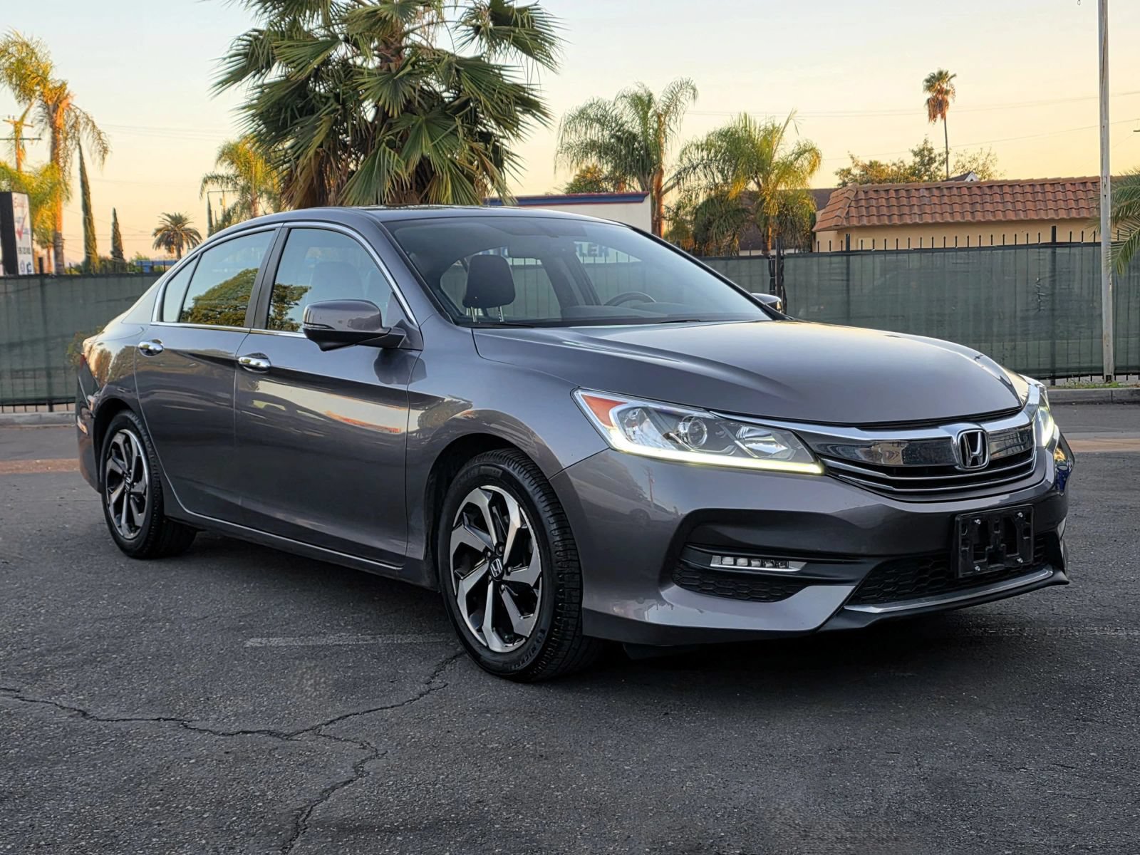 Used 2017 Honda Accord EX-L image 2