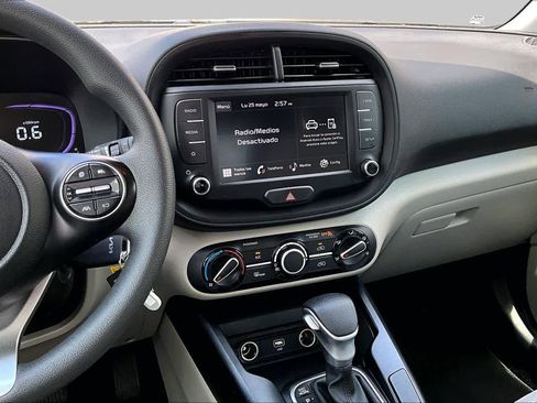 Used 2025 Kia Soul LX FWD image 7