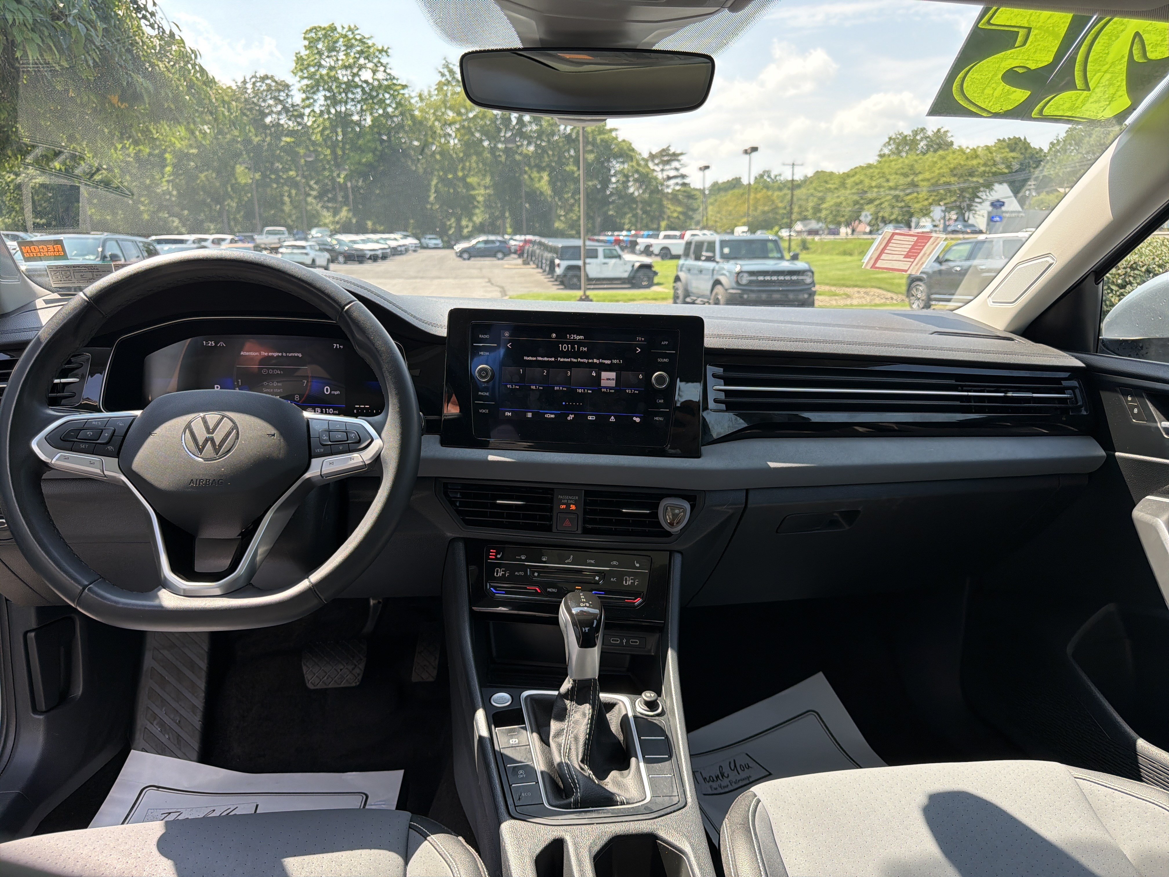 Used 2025 Volkswagen Jetta SE FWD image 14