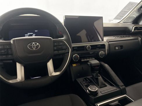 Certified 2025 Toyota Tacoma TRD Sport image 33