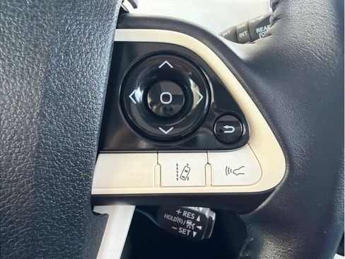 Used 2016 Toyota Prius Three FWD image 18