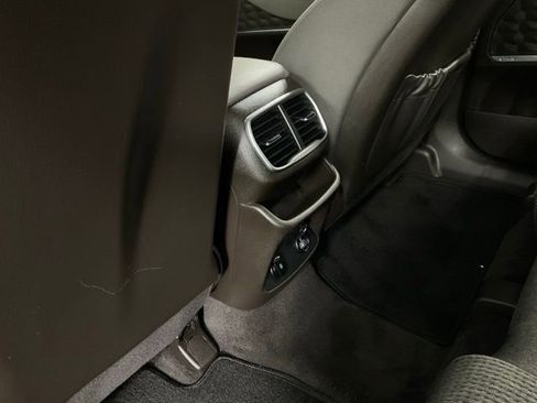 Used 2020 Hyundai Santa Fe SEL w/ Convenience Package image 17