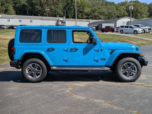 Used 2021 Jeep Wrangler Unlimited Sahara image 3