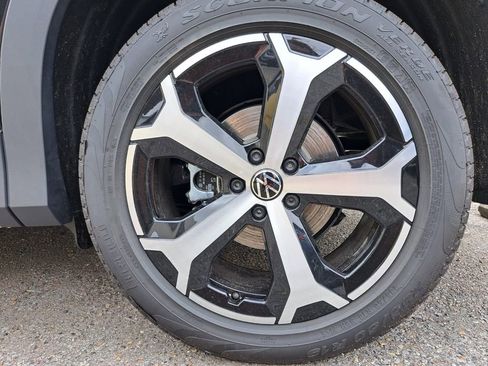 New 2026 Volkswagen Tiguan SE FWD image 21