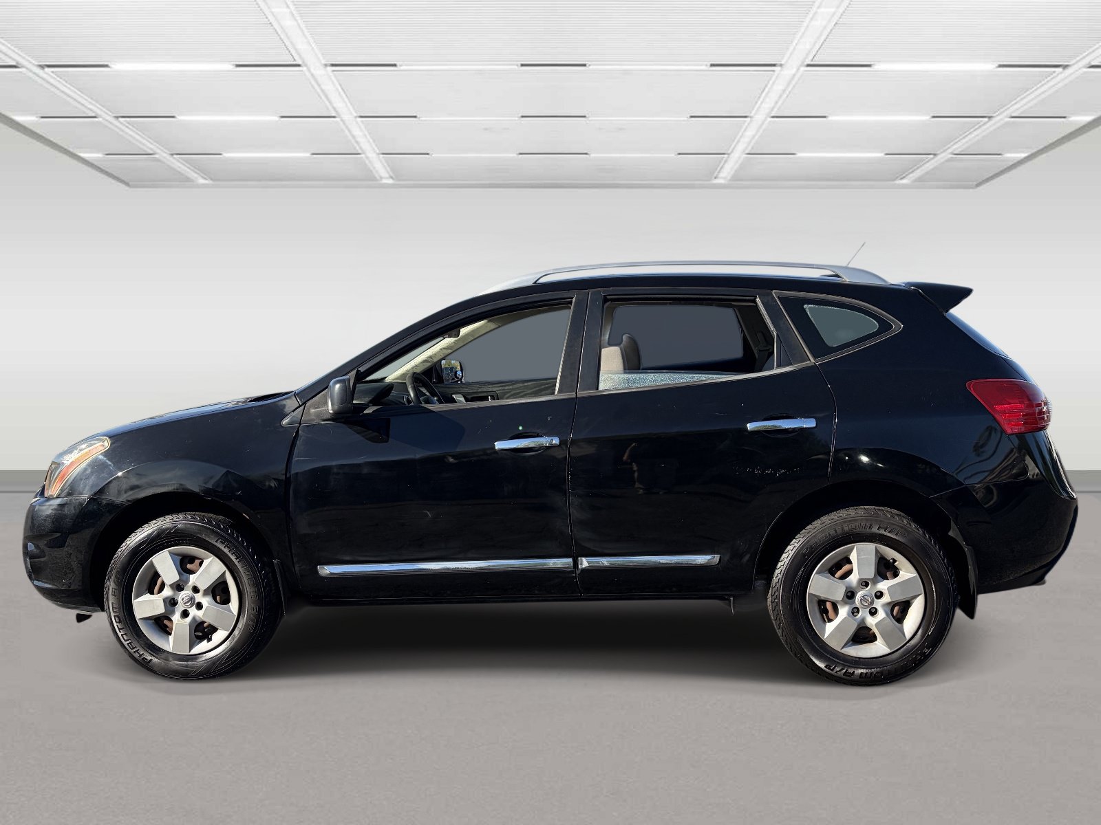 Used 2015 Nissan Rogue S w/ Convenience Package FWD image 2