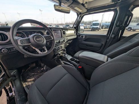 Used 2023 Jeep Wrangler Sahara image 13