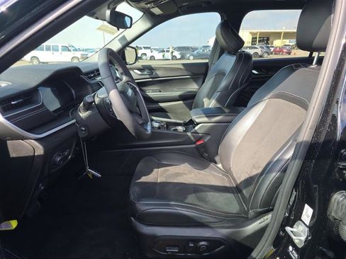 Used 2023 Jeep Grand Cherokee L Altitude image 3