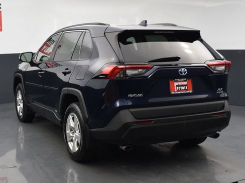 Used 2021 Toyota RAV4 XLE w/ Convenience Package AWD/4WD image 3