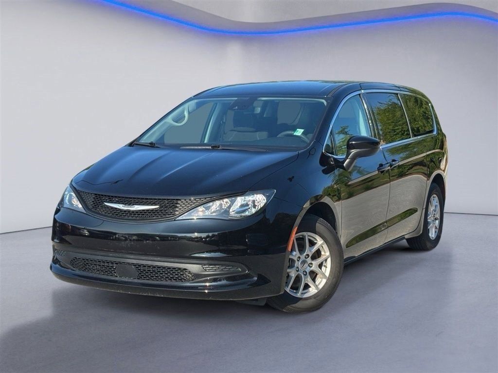 Used 2024 Chrysler Voyager LX FWD image 2