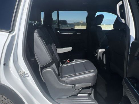 Used 2024 GMC Acadia Elevation image 26