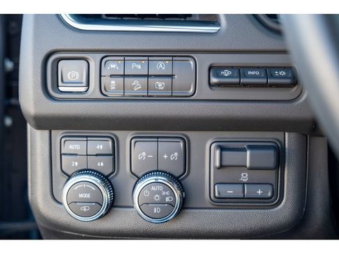 Used 2023 GMC Yukon AT4 w/ AT4 Premium Plus Package AWD/4WD image 30
