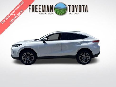 Used 2024 Toyota Venza XLE AWD/4WD image 1