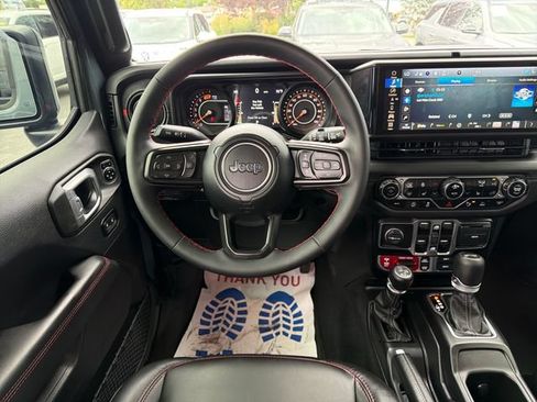 Used 2024 Jeep Wrangler Unlimited Rubicon AWD/4WD image 13