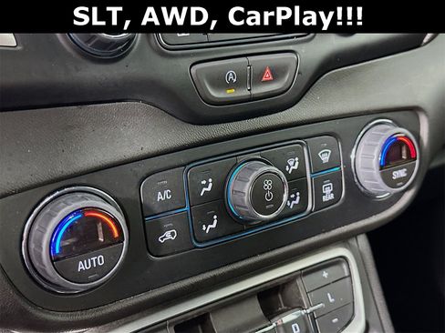 Used 2024 GMC Terrain SLT image 17