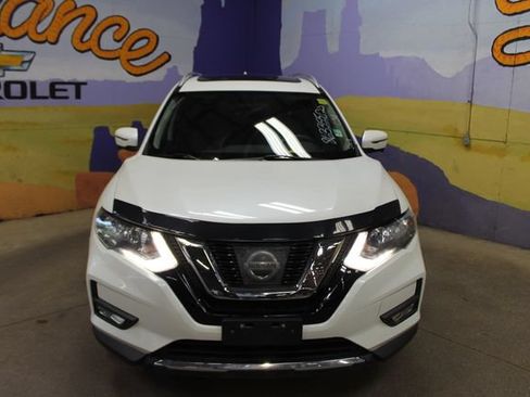 Used 2017 Nissan Rogue SV AWD/4WD image 3