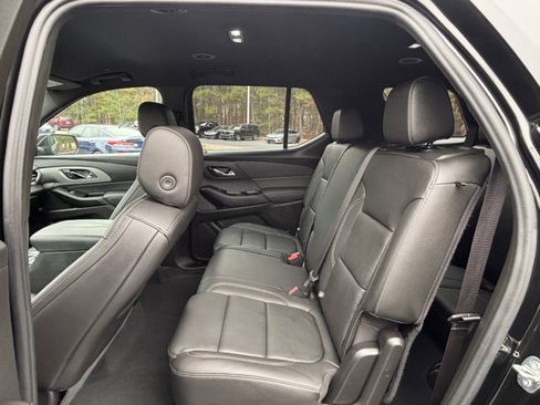 Used 2023 Chevrolet Traverse LT image 34