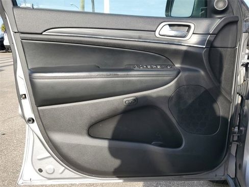 Used 2020 Jeep Grand Cherokee Limited image 19