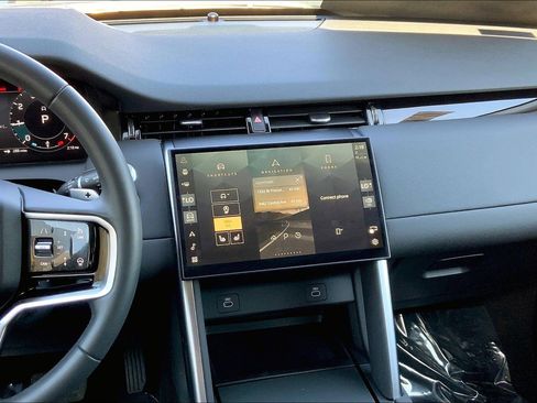 Used 2024 Land Rover Discovery Sport S image 6