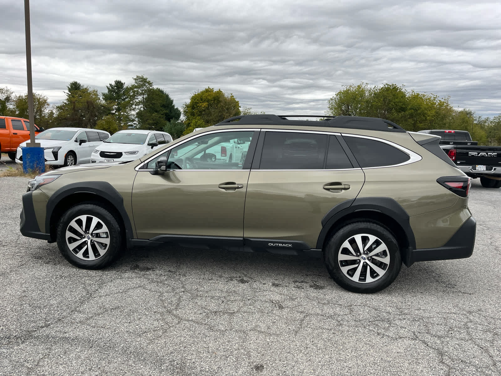 Used 2025 Subaru Outback Premium AWD/4WD image 6