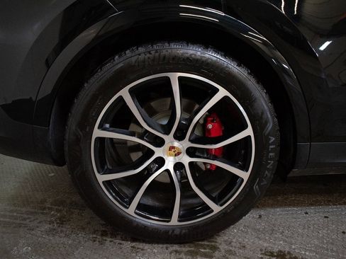Certified 2024 Porsche Cayenne S image 17