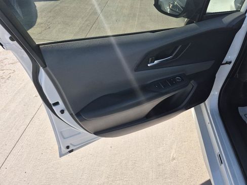 Used 2024 Toyota Prius XLE FWD image 12