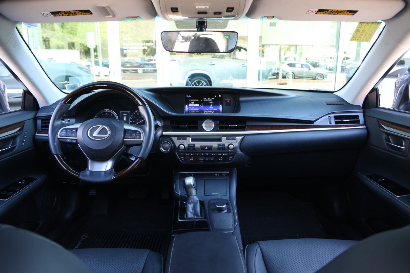 Used 2016 Lexus ES 350 w/ Premium Package w/Wood Trim FWD image 29