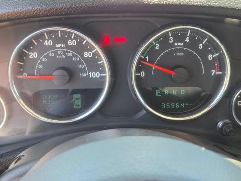 Used 2018 Jeep Wrangler Sport w/ Connectivity Group AWD/4WD image 19